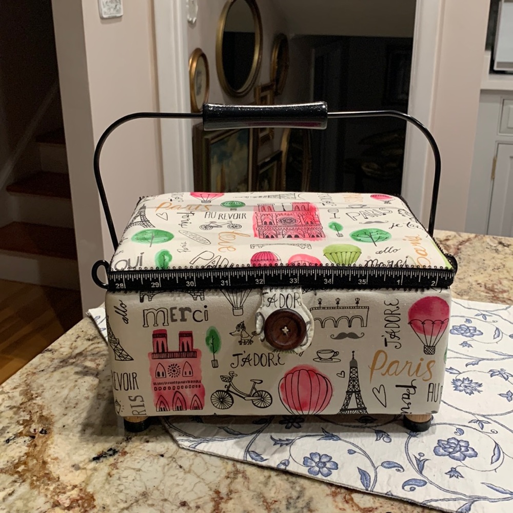 Paris Design Sewing basket with handle